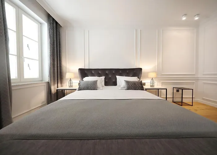 グレタ レジデンス アパート *